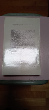 LA FORTERESSE VIDE
l'AUTISME INFANTILE ET LA NAISSANCE DU SOI
Traduit de l'anglais par Roland Humery
NRF Gallimard