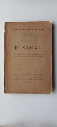 Fournisseur des hôpitaux et dispensaires de l'Assistance Publique, des ministères de la Guerre de la Marine et des Colonies, des chemins de fer et des administrations d'état françaises et étrangères.
Paris. 1943.
Catalogue spécial illustré des instruments d' OPHTALMOLOGIE et d'OTO-RHINO-LARYNGOLOGIE;