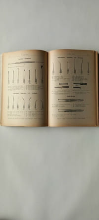 Fournisseur des hôpitaux et dispensaires de l'Assistance Publique, des ministères de la Guerre de la Marine et des Colonies, des chemins de fer et des administrations d'état françaises et étrangères.
Paris. 1943.
Catalogue spécial illustré des instruments d' OPHTALMOLOGIE et d'OTO-RHINO-LARYNGOLOGIE;