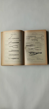 Fournisseur des hôpitaux et dispensaires de l'Assistance Publique, des ministères de la Guerre de la Marine et des Colonies, des chemins de fer et des administrations d'état françaises et étrangères.
Paris. 1943.
Catalogue spécial illustré des instruments d' OPHTALMOLOGIE et d'OTO-RHINO-LARYNGOLOGIE;