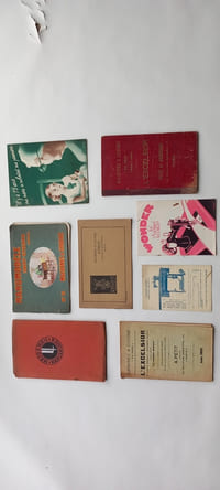 Ensemble de notices et publicités pour machines à coudre:
- Manumodèle Saint-Etienne
- Machines à coudre en gros 1895/96 L'excelsior
- La grande marque "excelsior" janvier 1927
- Machines à coudre en gros L'excelsior juin 1905
- Machines à coudre Athos
- Manufacture de machines à coudre Karlsruhe
- Wonder ses machines à coudre
- Hurtu 1936 (2 exemplaires)