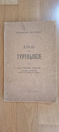 Recherches psychiques.
ESSAI DE TYPTOLOGIE
Alger. Imprimeries la typo-litho et Jules Carbonnel réunies. 1953.