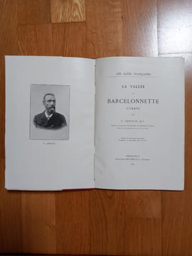 Les Alpes Françaises.
La vallée de BARCELONNETTE (L'Ubaye).
Illustré de nombreuses autotypies découpées et intercalées dans le texte.
Grenoble. ...