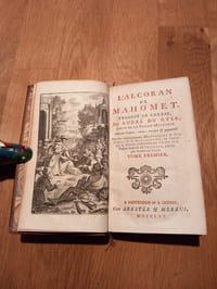 L'ALCORAN de MAHOMET.
Traduit de l'arabe par André du Ryer, Sieur de la Garde Malezair.
Nouvelle édition, revue, corrigée et augmentée des observations historiques et critiques sur le Mahométisme, ou traduction du Discours Préliminaire mise à la tête de la version angloise de l'Alcoran, publiée par George Sale.
Tome premier (et tome second).
Amsterdam et Leipzig.
Arkstée et Merkus. 1770.