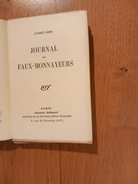 JOURNAL DES FAUX-MONNAYEURS.
Paris. Librairie Gallimard. Éditions de la Nouvelle Revue Française. 1927.