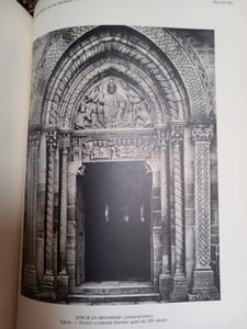 Les richesses d'art de la France.
LA BOURGOGNE. LA SCULPTURE.
Tome I. Texte et planches 1 à 48 ( et Tome II planches 49 à 127- Tome III planches 128 à 204)
Paris. Les Éditions G. Van Oest. 1930.