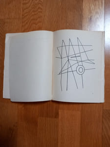 le siège de l'air.
poèmes 1915-1945.
avec huit duo-dessins par Arp et Taeuber-Arp et un avant-propos par Alain Gheerbrant.
Collection le quadrangle.
Vrille. Paris. 1946.