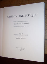 Chemin initiatique. Illustré de quatorze lithographies de Raymond Moretti. Accompagné d'un carnet d'études. Texte de Pierre Charbonnier. Avant-propos de Michel de Just