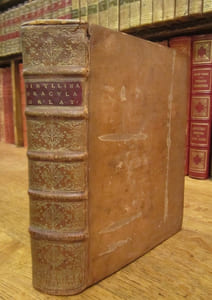 SIBYLLINA ORACULA : HOC EST, Ex veteribus codicibus emendata, ac restituta Et commentariis diversorum illustrata, Opere & studio Servatii Gallaei : Accedunt etiam Oracula Magica Zoroastris, Jovis, Apollinis, &c. Astrampsychi Oneiro-Criticum, &c. Graece & Latine.