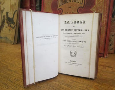 La Perle ou les Femmes littéraires. Choix de morceaux en vers et en prose composés par des femmes, depuis le quinzième siècle jusqu'à nos jours, précédé d'un aperçu historique