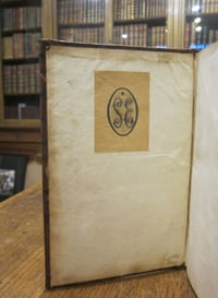 Essay de pseaumes et cantiques mis en vers et enrichis de figures par par Mademoiselle xxx. Suivi de : Ode Françoise de Mr de Sénécé, mise en latin par Mr Boutard sur la traduction des pseaumes en vers de Mademoiselle Chéron. S. l., n. d.