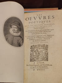 Les Oeuvres Poétiques. En cette nouvelle édition, est contenu tout ce qu'a esté mis en lumière dudit Auteur, tant avant qu'après son decez, le tout reveu et augmenté avec Argumens nouveaux : & un Indice des principaux Traictez y contenuz, situé à la fin desdites oeuvres. Dernière édition