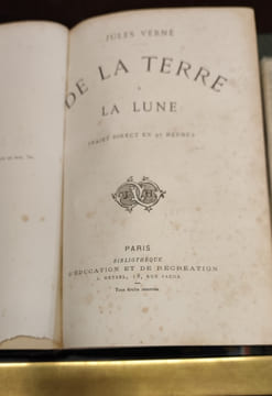 De la Terre à la Lune. Trajet direct en 97 heures. JULES VERNE