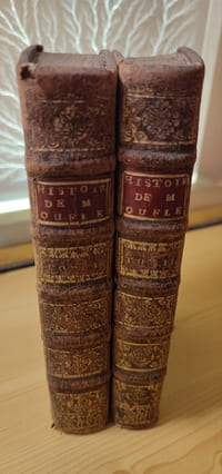 l'Histoire des imaginations extravagantes de Monsieur Oufle, causées par la lecture des livres qui trajtent de la Magle, du Grimoire, des Démoniaques, Sorciers, loups garoux, Jncubes & du Sabbat, des Fées, Ogres, Esprits Folets, Génies, Phantômes & autres Revenans, des Songes, de la Pierre Philosophale, de l'Astrologie judiciaire, des Horoscopes, Talismans, Jours heureux & malheureux, Eclypses, Comètes & Almanachs, enfin de toutes les sortes d'Apparitions, , de Divinations, de Sortilèges, , d'enchantemens, & d'autres superstitieuses pratiques. Le tout enrichi de figures, & accompagné d'un très grand nombre de Notes curieuses qui rapportent fidellement les endroits des Livres, qui ont causéces imaginations extravagantes.