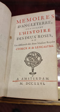 Mémoires d'Angleterre, contenant l'Histoire des deux roses, ou les différends des deux Maisons Royales d'Yorck et de Lencastre.