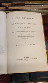 Système mnémonique ou Art d'aider la mémoire divisé en six leçons et suivie de la Chronologie de l'Histoire Ancienne et Moderne.
