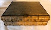 LA CHANSON DE ROLAND - traduction originale du manuscrit d'Oxford. Commentaires de Louis-Robert PLAZOLLES, enluminures de Jean GRADASSI. Club du ...
