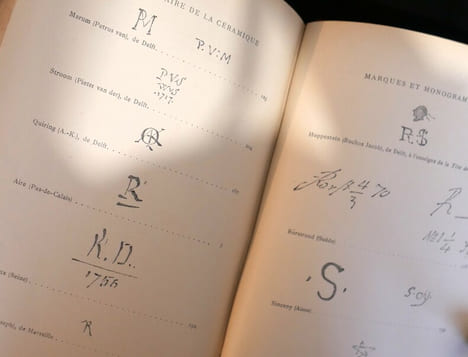 Guide du collectionneur DICTIONNAIRE DE LA CERAMIQUE - faïences - grès - poteries reproduisant cent cinquante motifs variés et 550 marques et ...