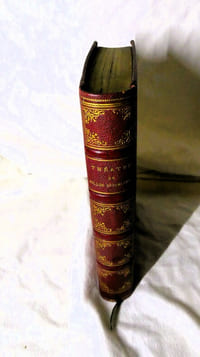 Théâtre - précédé d'une notice biographique par M. Edouard Thierry et illustré de quatre gravures coloriées par MM. Geffroy et Henri Allouard, Paris Laplace, Sanchez et Cie, éditeurs 1882