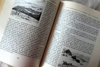 La victoire sous le signe des trois croissants - Tome 1 La vie, les peines et les gloires de la troisième division d'Infanterie Algérienne en Italie - Préface Juin - Tome 2 La vie, les peines et les gloires de la troisième division d'Infanterie algérienne en France et en Allemagne - préface du Général de Lattre de Tassigny
- Editions Pierre Vrillon Alger 1946/1948