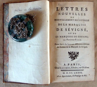 Lettres Nouvelles ou nouvellement recouvrées de la marquise de Sévigné et de la marquise de Simiane, sa petite fille. Pour servir de suite aux différentes éditions des Lettres De La Marquise De Sévigné.