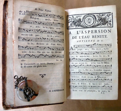Graduel de paris, Noté pour les Dimanches et les Fêtes; imprimé par ordre de Monseigneur l'Archevêque. Nouvelle édition augmentée.. Collectif.
