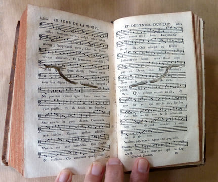 Graduel de paris, Noté pour les Dimanches et les Fêtes; imprimé par ordre de Monseigneur l'Archevêque. Nouvelle édition augmentée.. Collectif.