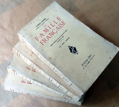 La famille Française. Pages choisies de nos bons écrivains de 845 à 1924. Le Moyen Age et le XVIème siècle. Le XVIIe et le XVIIIème siècle. Le XIXème ...
