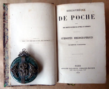 Curiosités Bibliographiques. Bibliothèque de Poche par Une Société de Gens de Lettres et d'Erudits.