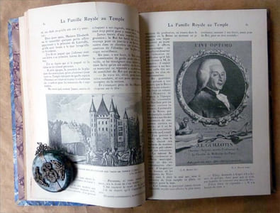 La Famille Royale au Temple. Journal de la Captivité. Suivi de Souvenir de léonard; coiffeur de La reine Marie Antoinette. (2 ouvrages en un).