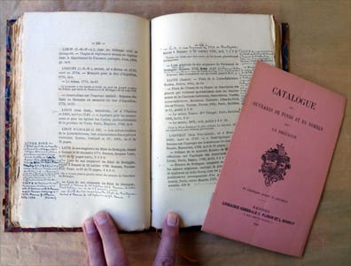 Bibliographie de La Bretagne ou Catalogue Général des ouvrages historiques, littéraires et scientifiques parus sur la Bretagne, avec la liste des revues publiées en cette province, les prix approximatifs des volumes rares, etc... On joint "Catalogue des Ouvrages de fond et en nombre sur la Bretagne par J. Plihon" de 1914.