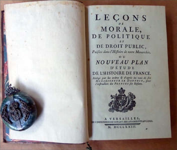 Leçons de Morale, de Politique et de Droit Public, puisées dans l'Histoire de notre Monarchie. Ou Nouveau Plan d'Etude de L'Histoire de France. Rédigé par les ordres et d'après les vues de feu Monseigneur Le Dauphin, pour l'instruction des Princes ses Enfants. Suivi de Lettre à M. Le P. H. sur l'objet moral de l'étude de l'histoire.