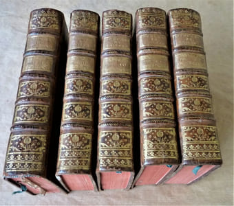 Oeuvres de M. Boileau Despréaux. Nouvelle édition. Avec des éclaircissements historiques donnés par lui-même,et rédigés par M. Brossette; augmentée de plusieurs pièces tant de l'auteur , qu'aïant rapport à ses ouvrages; avec des remarques  et des dissertations critiques de M. De Saint-Marc. 