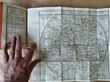 Itinéraire Portatif ou guide historique et géographique du voyageur dans les environs de Paris, à quarante lieues à la ronde.. [Denis (Louis)].