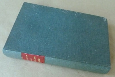 Histoire et Fabrication de La Porcelaine Chinoise. Ouvrage traduit par M. Stanislas Julien; accompagné de notes et d'additions par M. Alphonse Salvetat (de la Manufacture de Sèvres) et augmenté d'un Mémoire sur La Porcelaine du Japon, traduit par M Le Docteur J. Hoffmann (professeur à Leyde).