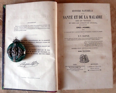 Histoire Naturelle de la Santé et de la Maladie chez les végétaux et chez les animaux et en particulier chez l'Homme.. Raspail (F.-W.).