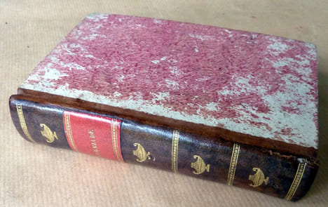 La Henriade. Poëme, avec les notes et variantes, suivi de l'essai sur la Poésie épique.. Voltaire.