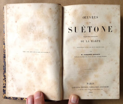 Oeuvres de Suétone, traduction française de La Harpe, refondue avec le plus grand soin par M. Cabaret-Dupaty.... Suétone.