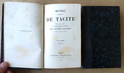 Oeuvres Complètes de Tacite. Traduction Nouvelle accompagnée du texte par Charles Louandre.