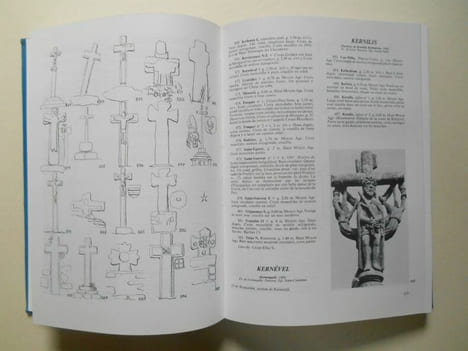 ATLAS DES CROIX ET CALVAIRES DU FINISTERE. CASTEL Jean Yves