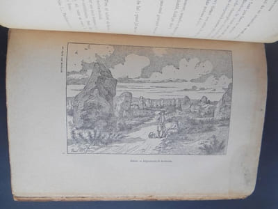 AU PAYS DES MENHIRS . Illustrations de Paul Dufresne .