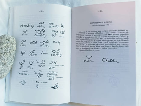 MARQUES ET SIGNATURES DE LA PORCELAINE FRANCAISE. LE DUC  /  CURTIL