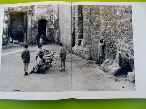 ENZO SELLERIOUN PHOTOGRAPHE EN SICILE. undefined