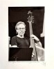 Superbe photographie en tirage argentique du bassiste Marc Johnson, prise en Suède, en 1999, lors du Kristianstad Jazz Festival.. ( Photographies - ...