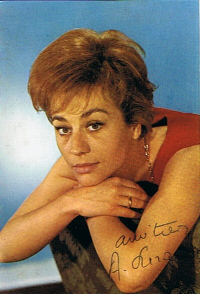 Carte postale d&eacute;dicac&eacute;e par Annie Girardot.. ( Cin&eacute;ma ) - Annie Girardot.
