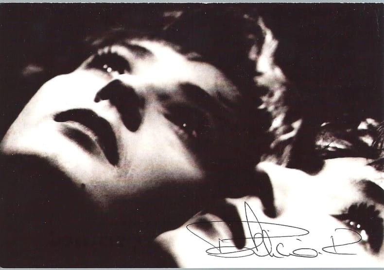 Carte postale " Sc&egrave;ne de vie " d&eacute;dicac&eacute;e par Patricia Kaas. . ( Chanson Fran&ccedil;aise ) - Patricia Kaas.