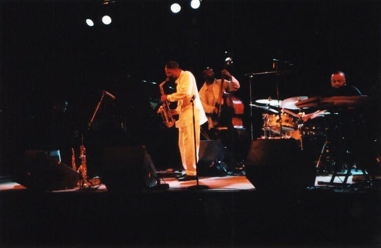 Belle photographie en tirage argentique du Kenny Garrett Quartet, prise en 1999, en Su&egrave;de, au Kristianstad Jazz Festival.. ( Photographies - Musique ...