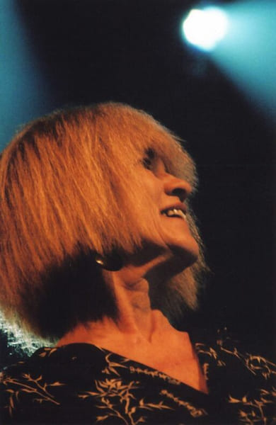 Belle photographie en tirage argentique de Carla Bley prise en 1999 au Danemark, lors du Copenhagen Jazz House.. ( Photographies - Musique Jazz - ...
