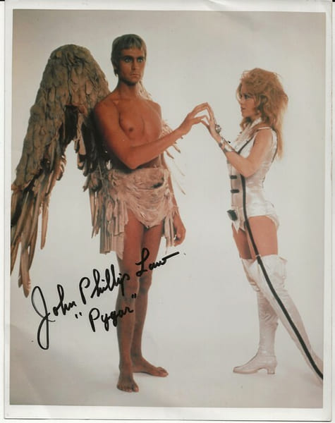 Barbarella : Photographie de David Hurn en tirage original couleurs, prise pendant le tournage du film de Roger Vadim, avec d&eacute;dicace de John Phillip ...