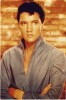 Superbe ensemble de documents sur Elvis Presley composé de 3 photos, 2 en retirage argentique dont une avec étiquette au verso " Made in Enland by ...